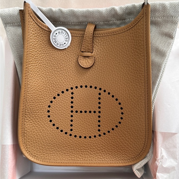 HERMES NIB Mini Evelyne TPM Biscuit Handbag. Clemence Leather/Palladium Hardware - Picture 3 of 13